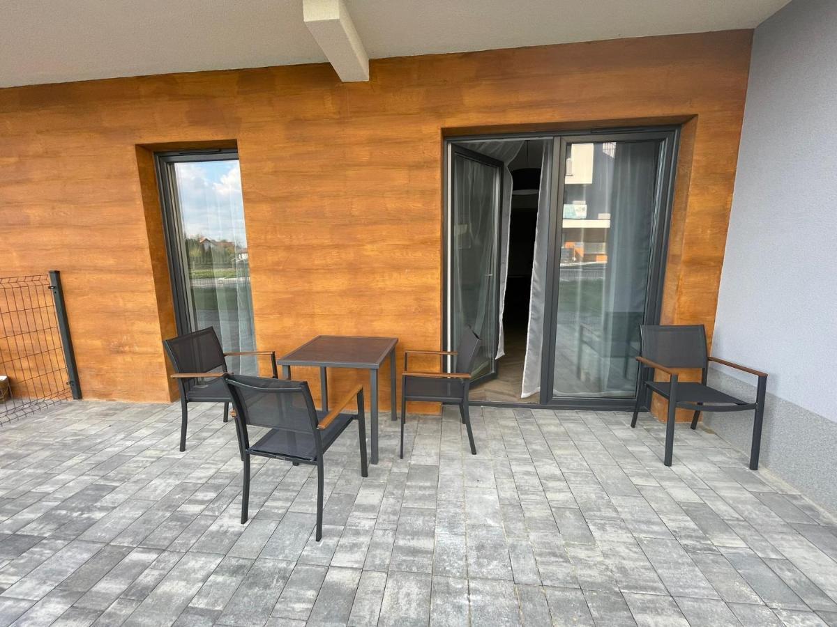 Apartament Roza 1 Zator - 2 Km Od Energylandii ภายนอก รูปภาพ